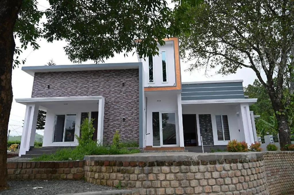 Pine Trees Home Stay Vagamon